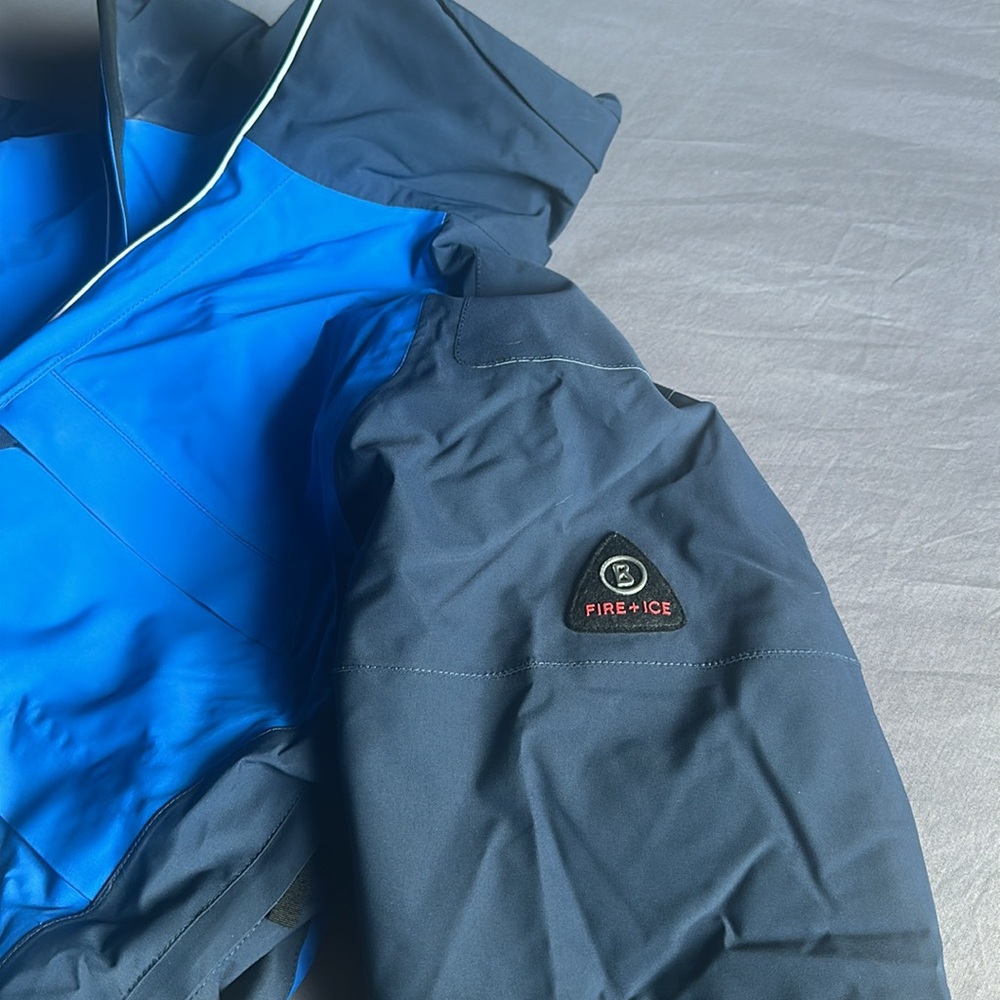 Bogner Blue Performance Ski Jacket with High Collar and Full-Length Zipper - Picture 5 of 7